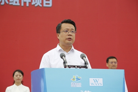 1696672205838653.jpg 淮安金年会轻量化车载新型显示组件项目开工建设4.JPG